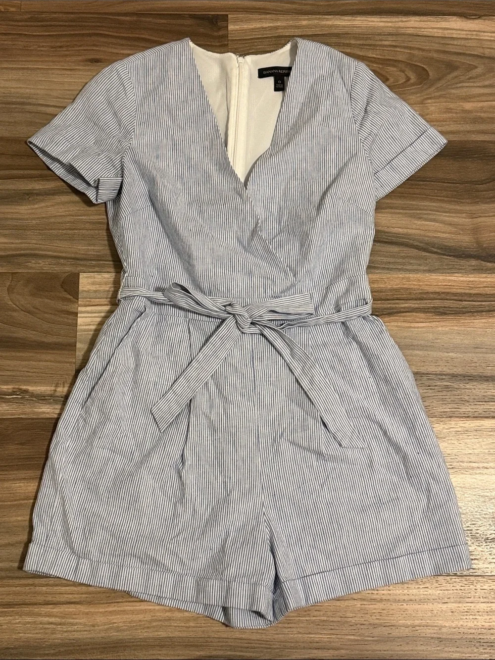 Banana Republic S/S Linen Blend Wrap Shorts Romper Sz. 0 Blue Pinstripe Coastal